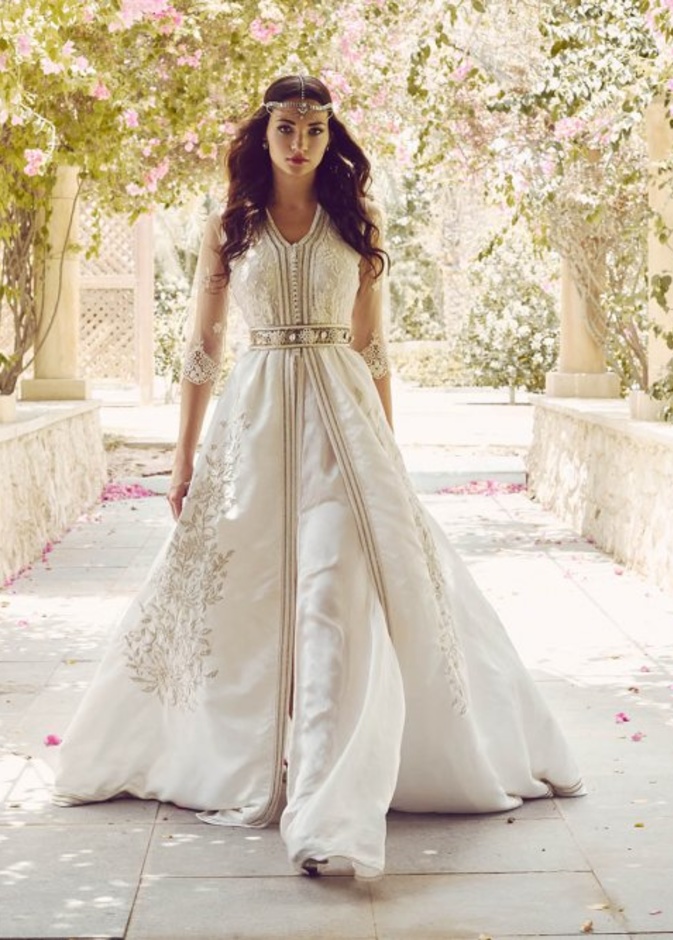 على العروس ان تجهز ملابسها قبل شهر من الزفاف