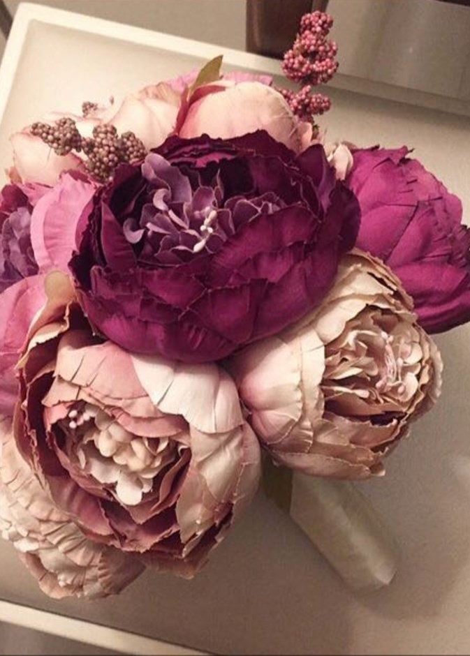 مسكة عروس دائرية من المتخصصة افنان