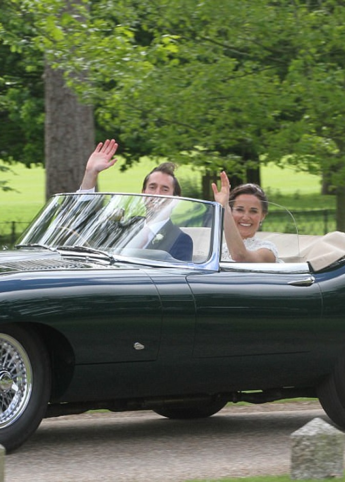 وصول العروسين الى حفل الزفاف