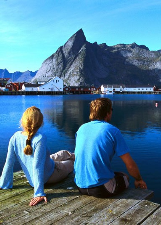 المشي وسط جمال الطبيعة رومانسية حقيقية