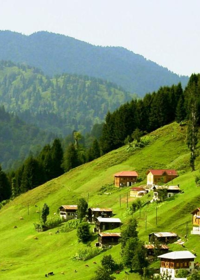 البيوت القروية على منحدرات أوزنجول