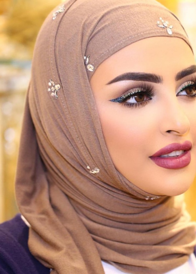 مكياج عصري مع الأيلاينر الأسود بأسلوب سندس القطان
