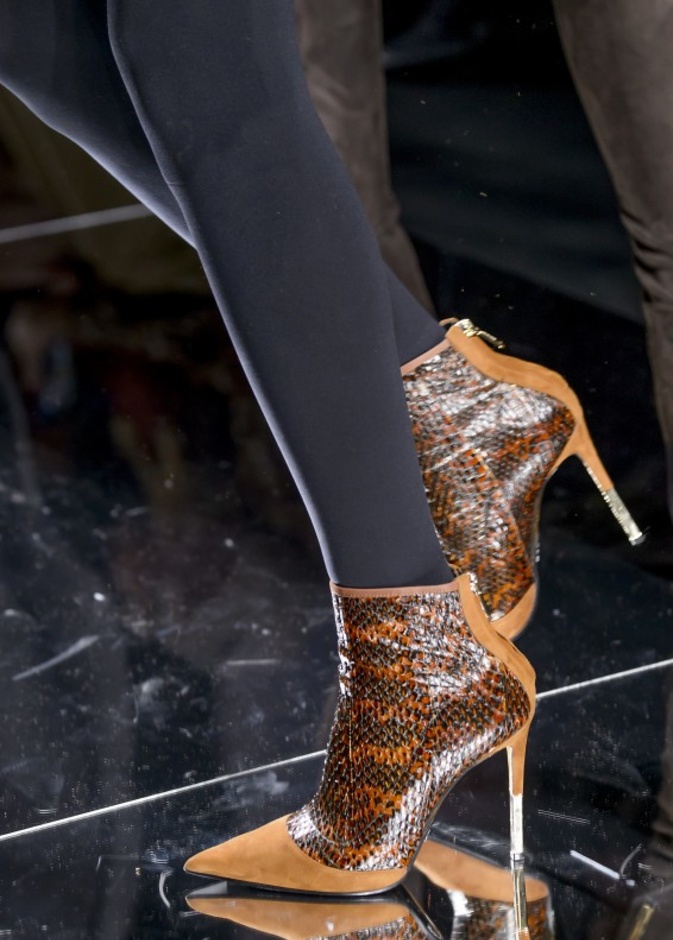 احذية الكاحل المسطحة مع الكعب العصري والشرائط السوداء من فيليب ليم ‏‎3.1 Phillip Lim‎ 