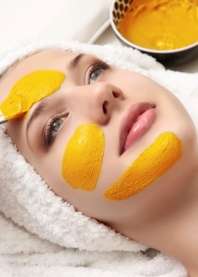 ماسك الكركم والحليب والعسل