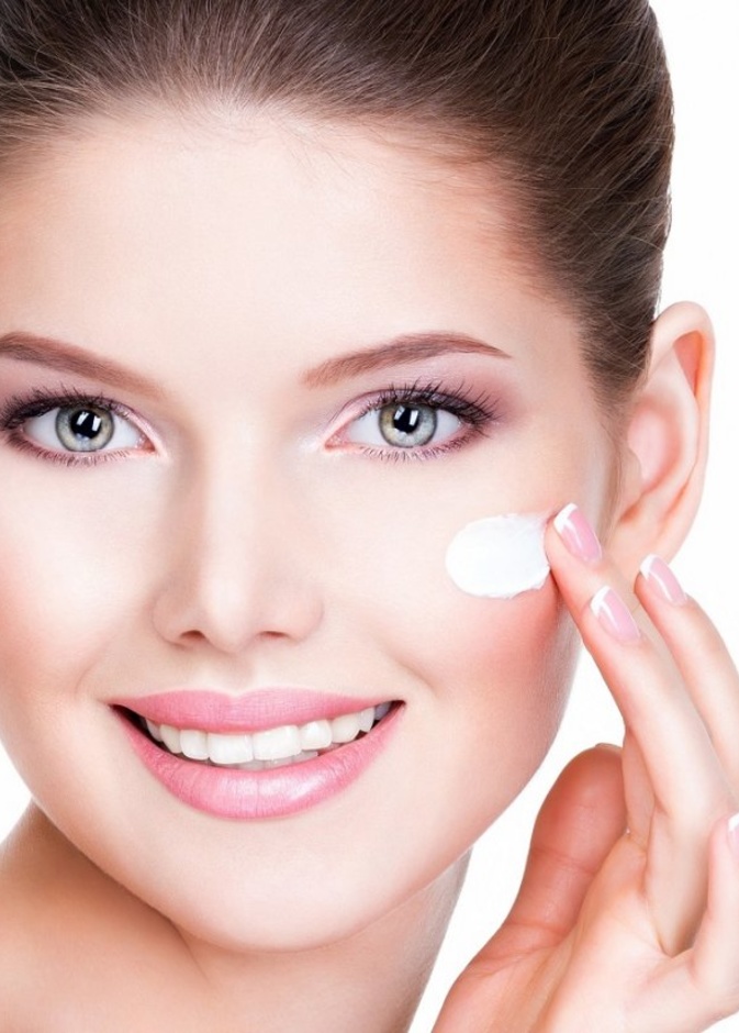 استخدمي الكريمات المغذية لبشرتك