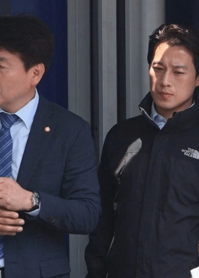 الرئيس الكوري تعمد وضع موظفين وسيمين ضمن فريقه