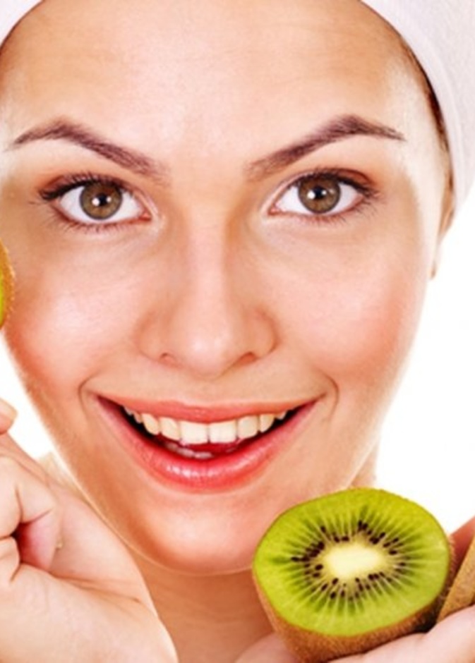 ماسك الكيوي قادر على تخليصك من حب الشباب