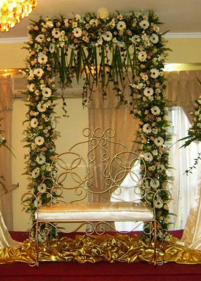 اجعلي اللون الذهبي ثيم زفافك في العيد