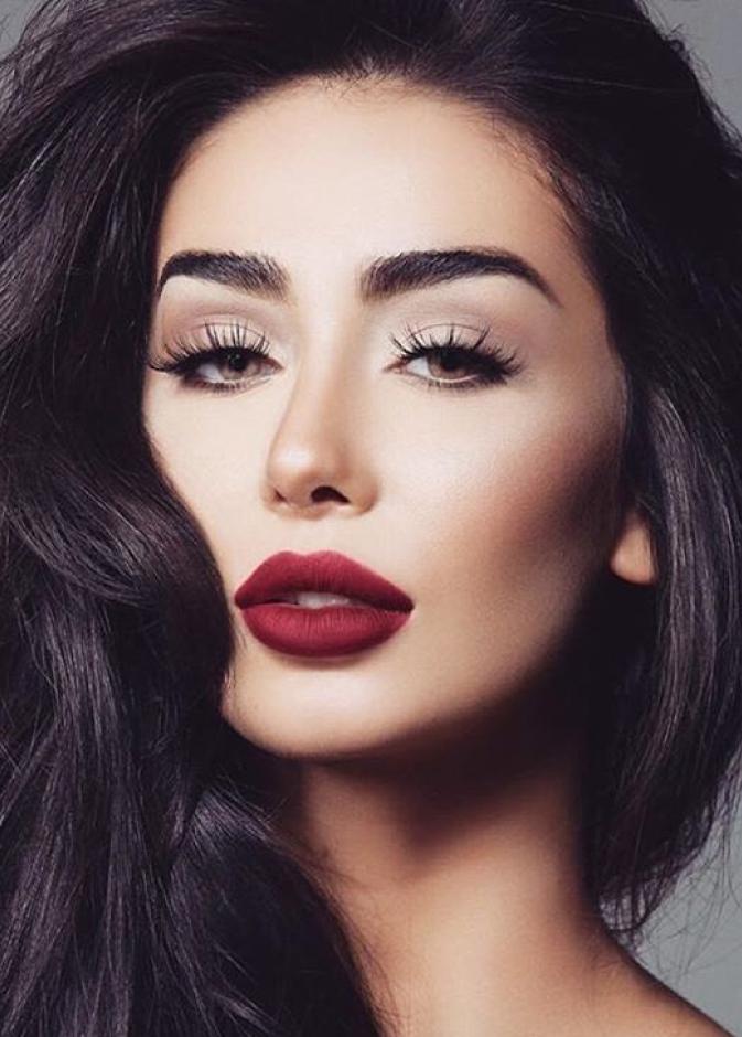 احصلي على مكياج ماروني مناسب للصيف بأسلوب مايا أحمد