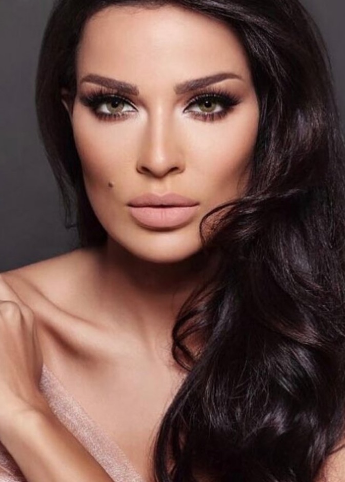 نادين نجيم وأسلوبها الناعم والمثير في المكياج