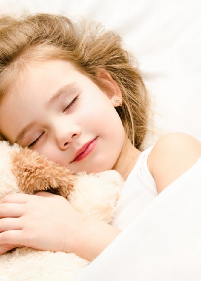 عودي طفلك على النوم المبكر في وقت محدد