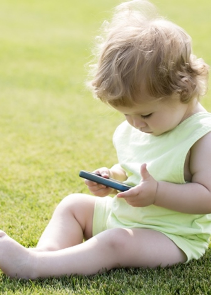  اضرار الهاتف المحمول على الاطفال
