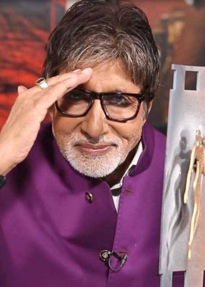 أميتاب باتشان يحتفظ بلقب صاحب أكبر عدد من المتابعين على تويتر في بوليوود