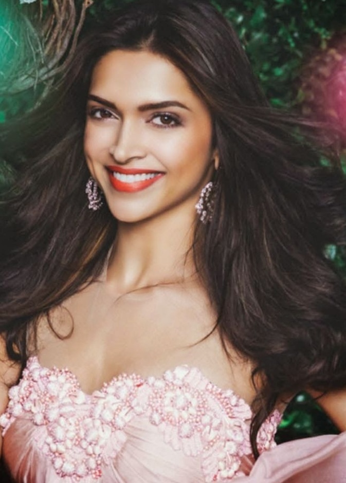 ديبيكا بادوكون تمثل رويال باريس للمرة الأولى