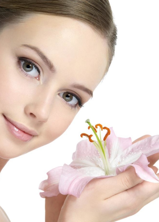 ماء الورد سر اساسي من اسرار جمال المرأة ماهي استخداماته؟