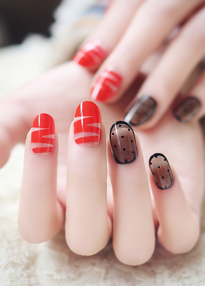 نقشات الدانتيل مع الأوان اللامعة