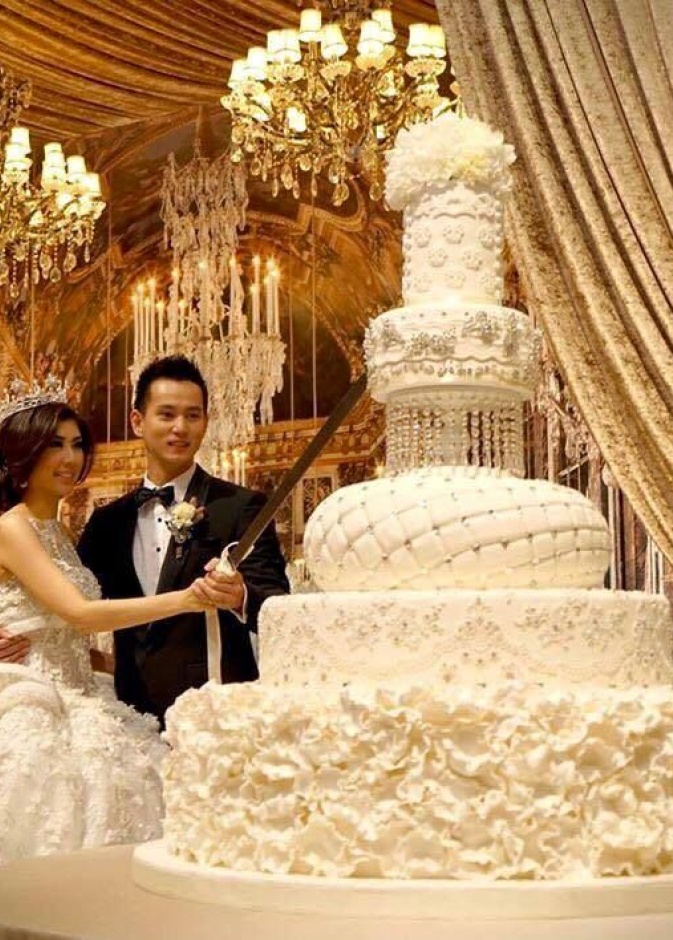 يجب تأمين مكان مناسب لوضع كعة الزفاف الضخمة