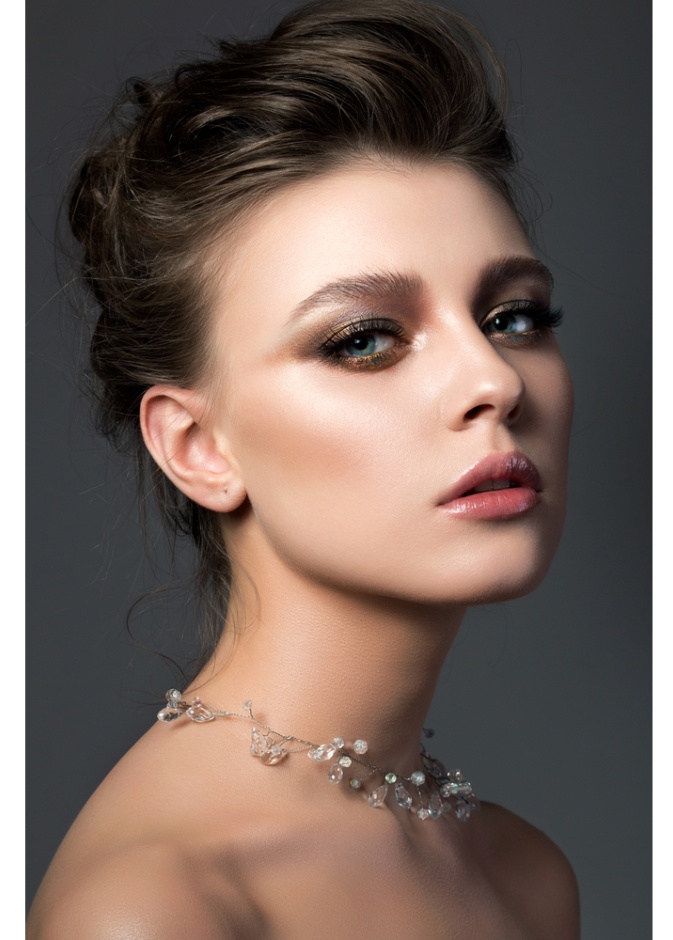 مكياج برونزي أنيق وملفت