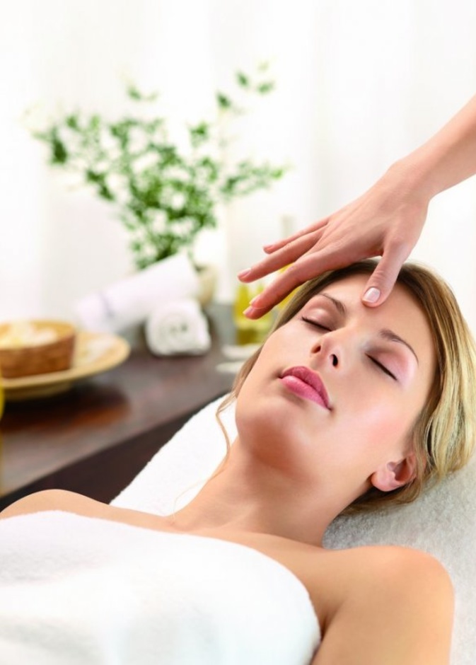 قومي بزيارة المنتجعات الصحية أو صالونات التجميل