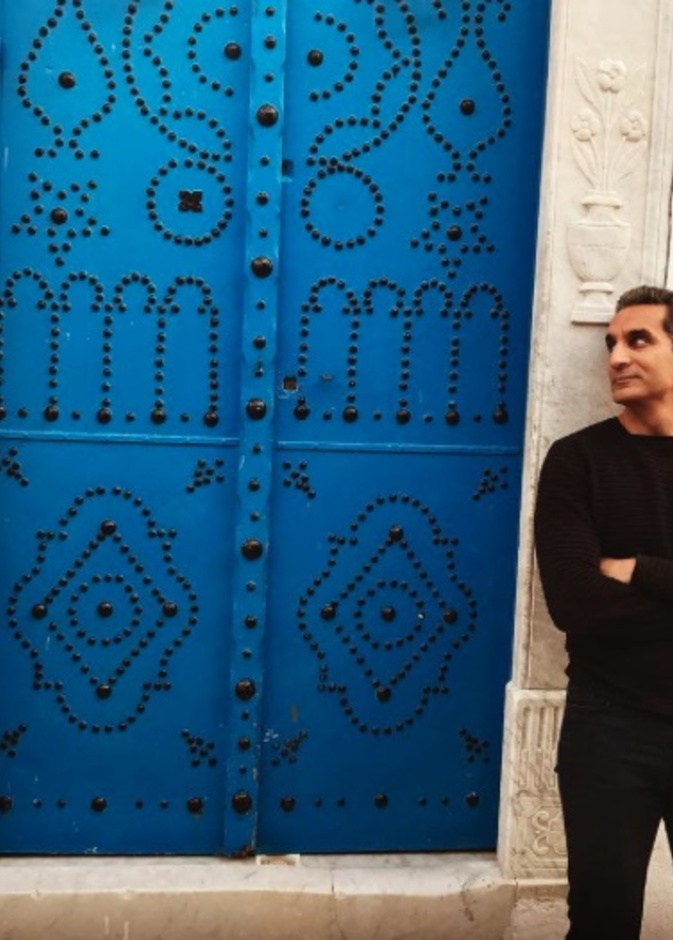 رغم بساطة خياراته دائماً ما يبرز بأسلوب كاجوال أنيق