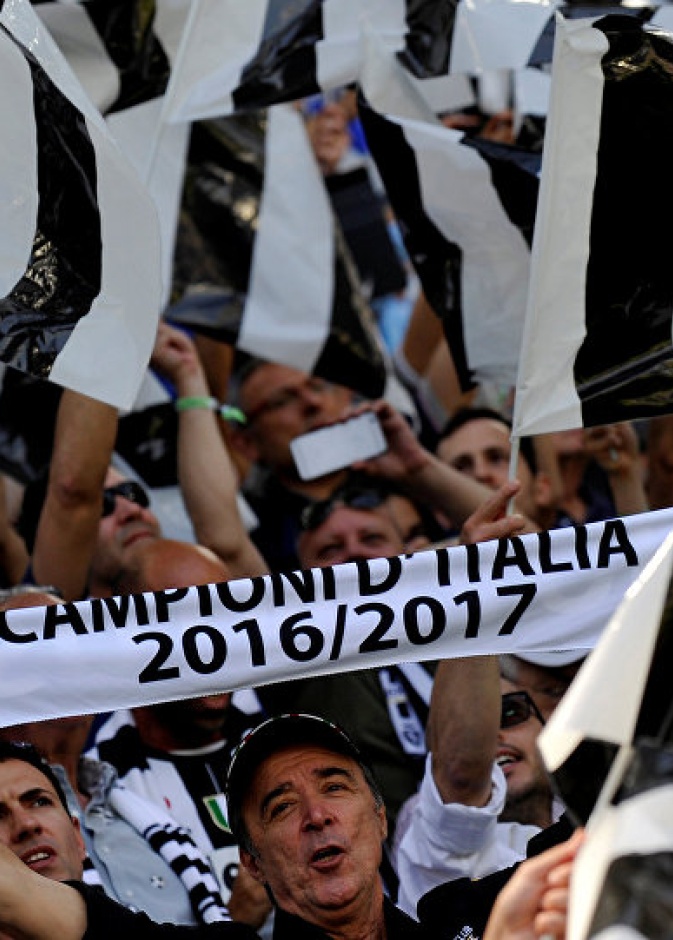 وفنتوس بطل الدوري الإيطالي 2017 من صور رويترز