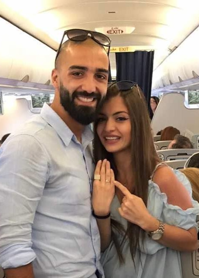 التقى بعروسته بمناسبة وفاة والده