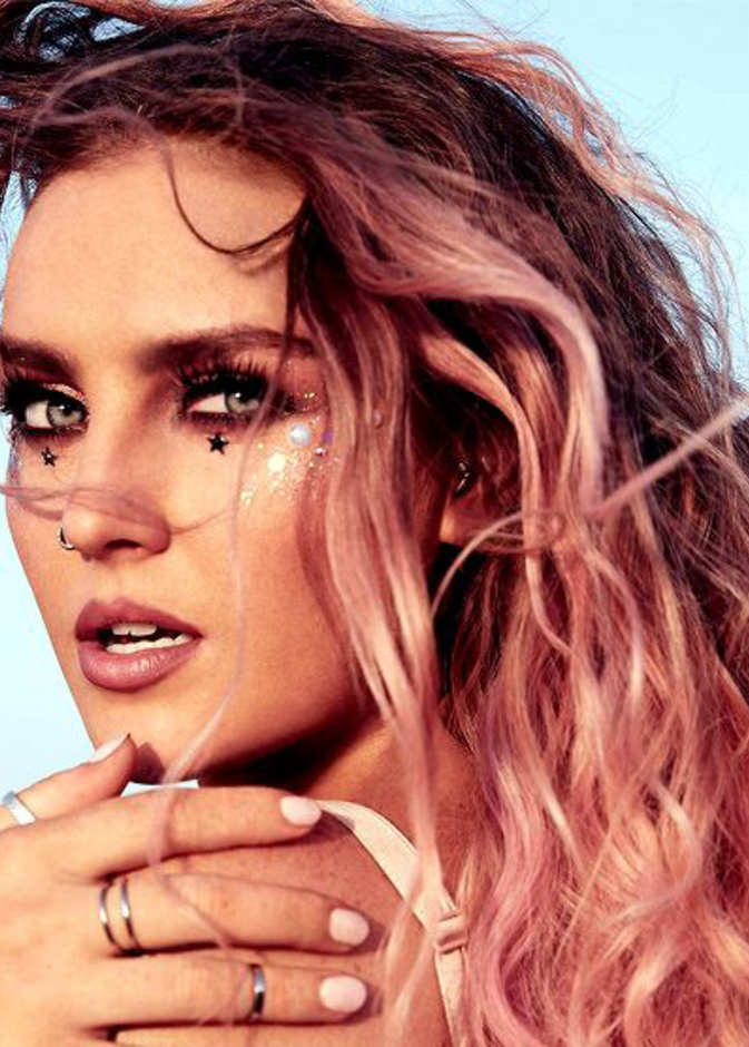 نيكي توتوريالز Nikkie Tutorials بملصقات العيون