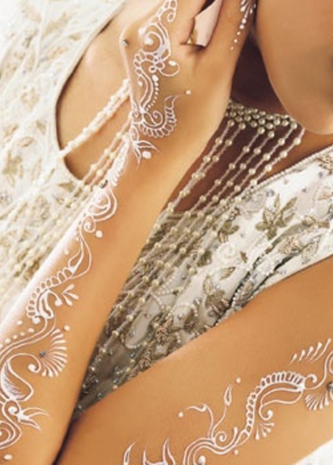 نقش حناء بيضاء جميلة