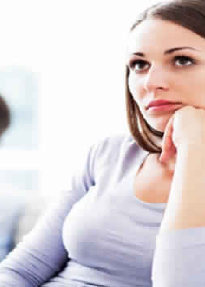 كيف تتحكمين بغيرتك على زوجك امام الآخرين 