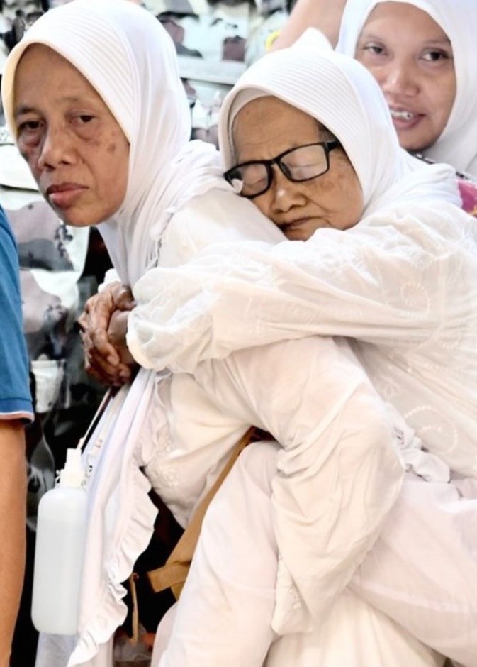 اللقاء بين الأخوة في مكة المكرمة بموسم الحج