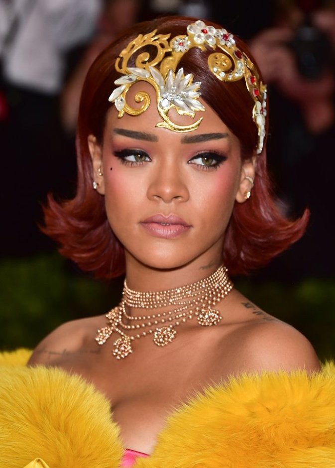 ليا سيدو متألقة بأقراط من شوبارد في مت غالا 2016.