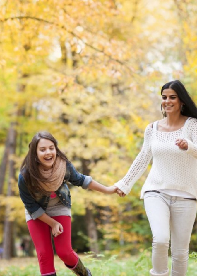 كيف تستطيع الام ان تكسب صداقة ابنتها المراهقة ؟