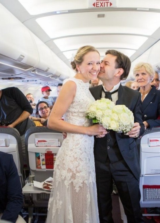 عروس تنقذ 170 شخصا على متن طائرة