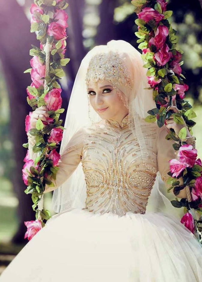 فستان زفاف محتشم من مجموعة حسن بظاظه