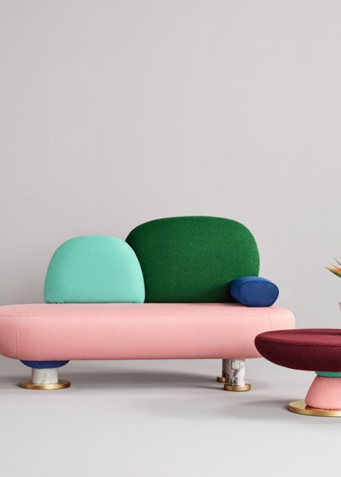 كنب ملون مصمم لغرف جلوس عصرية