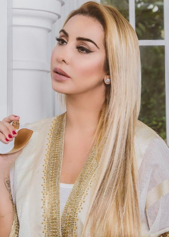 الماسكرا الكثيفة والآيلاينر المجنح سر جمال مكياج جويل