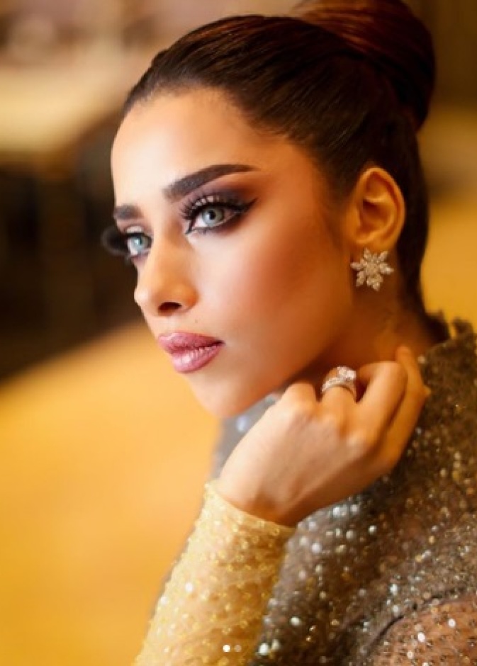 رسمات حواجب مع الشعيرات المفرغة من ميريام فارس