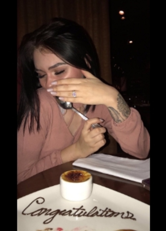 نجاح حيلة الزواج المزيف لتناول حلوى مجانية