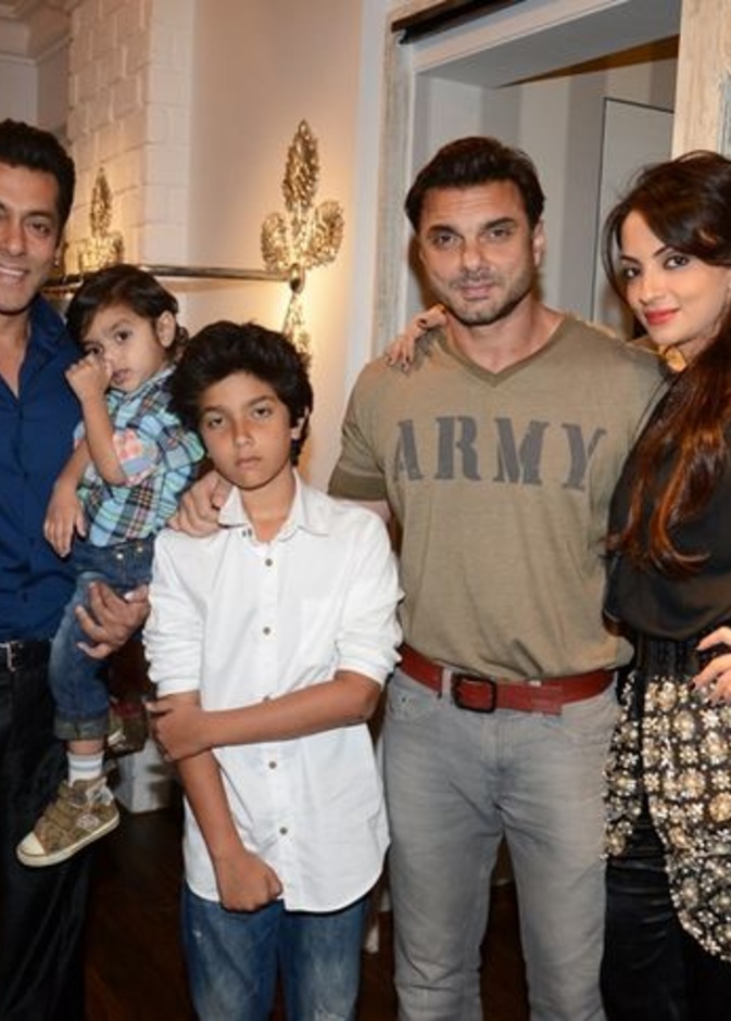 سلمان خان واسرته