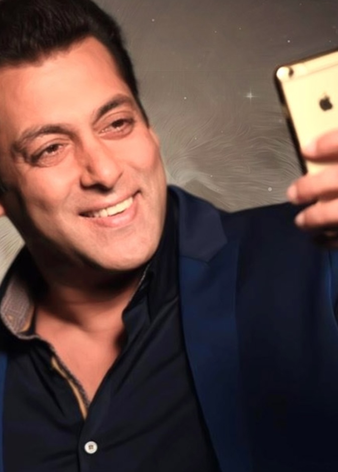 سلمان خان يكشف سر احتفاظه بصورة مع شاروخان على هاتفه المحمول