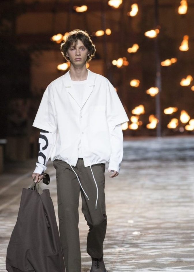 موضة التصاميم المقلمة عرضتها دار Hugo Florentin