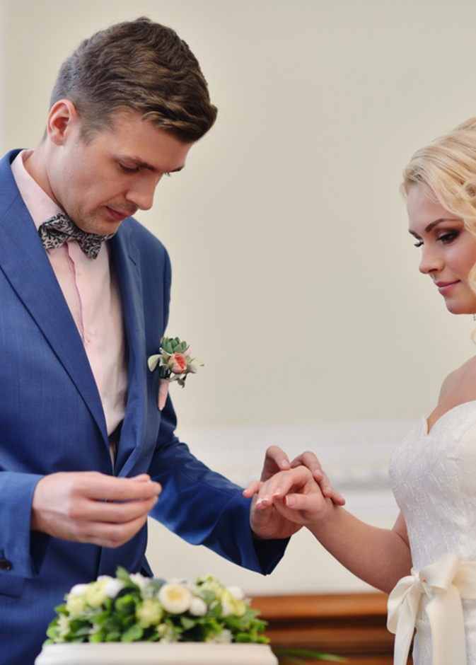 نسقي دبلة الخطوبة مع خاتم الزواج