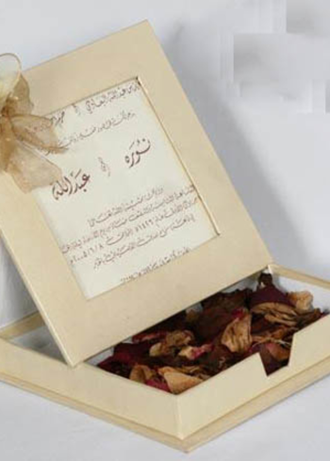 بطاقة دعوة الزفاف تحتاج الى اناقة الشكل ورقي العبارات