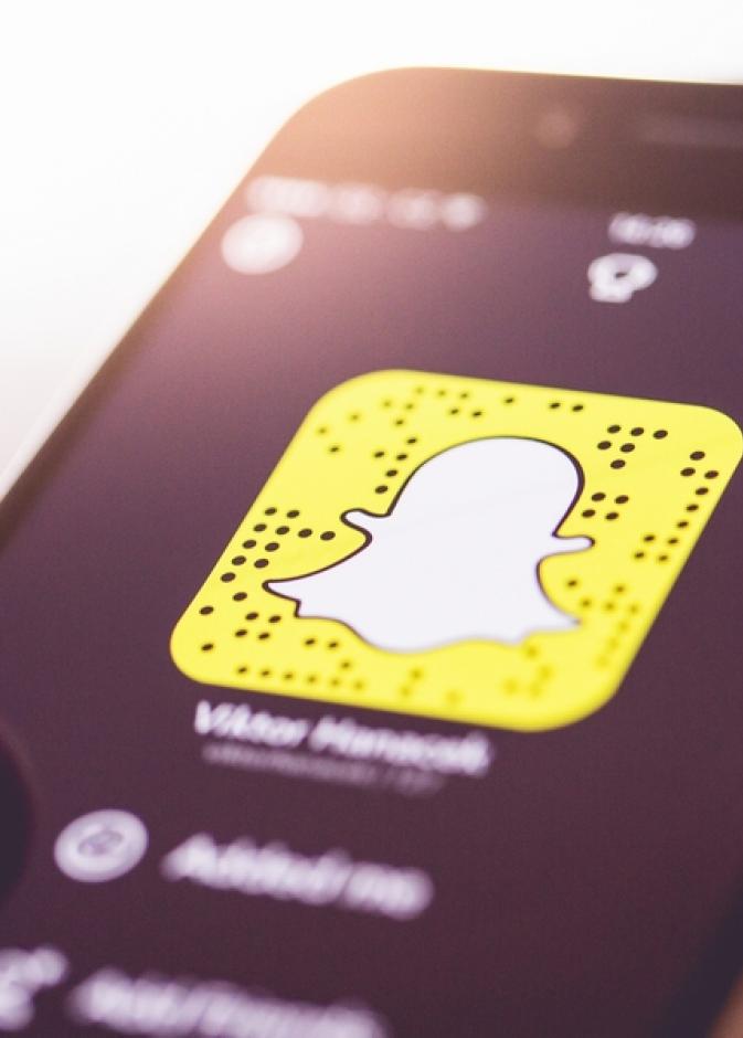 طلاق العروس لمخالفتها شرط زوجها و نشر صور الزفاف في سناب شات 