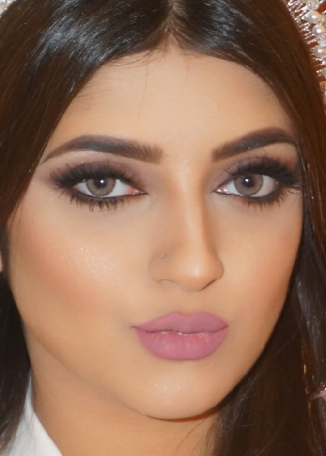  تعتمد مها في مكياجها على ملامح الوجه 