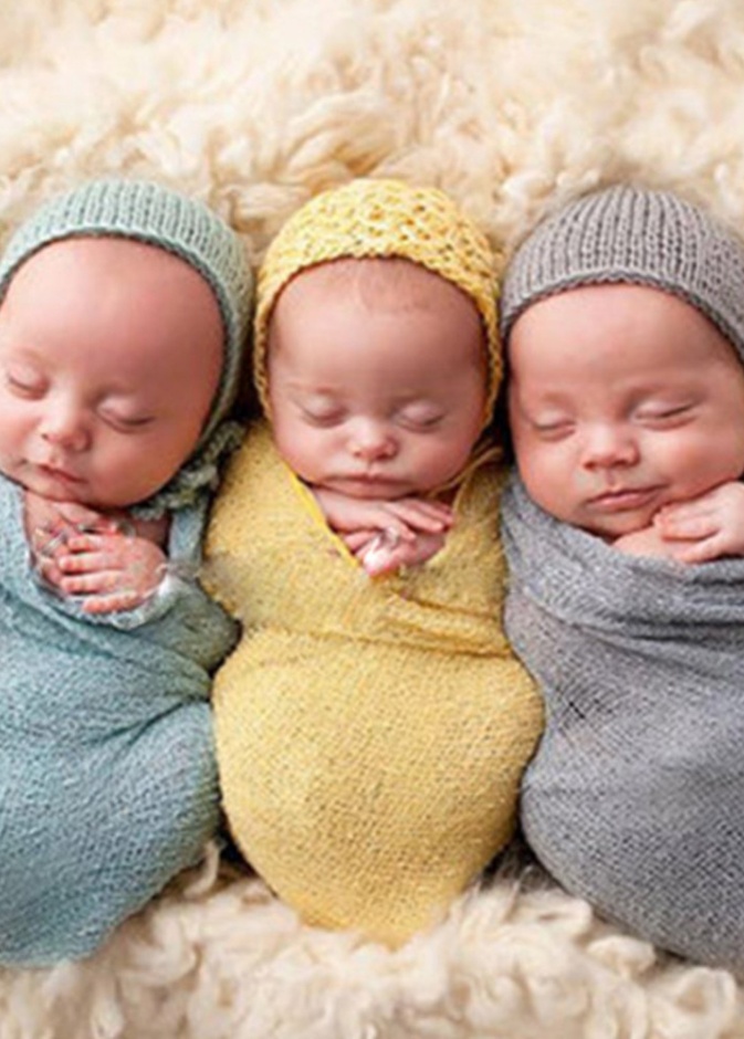  هل يجب لف الطفل حديث الولادة