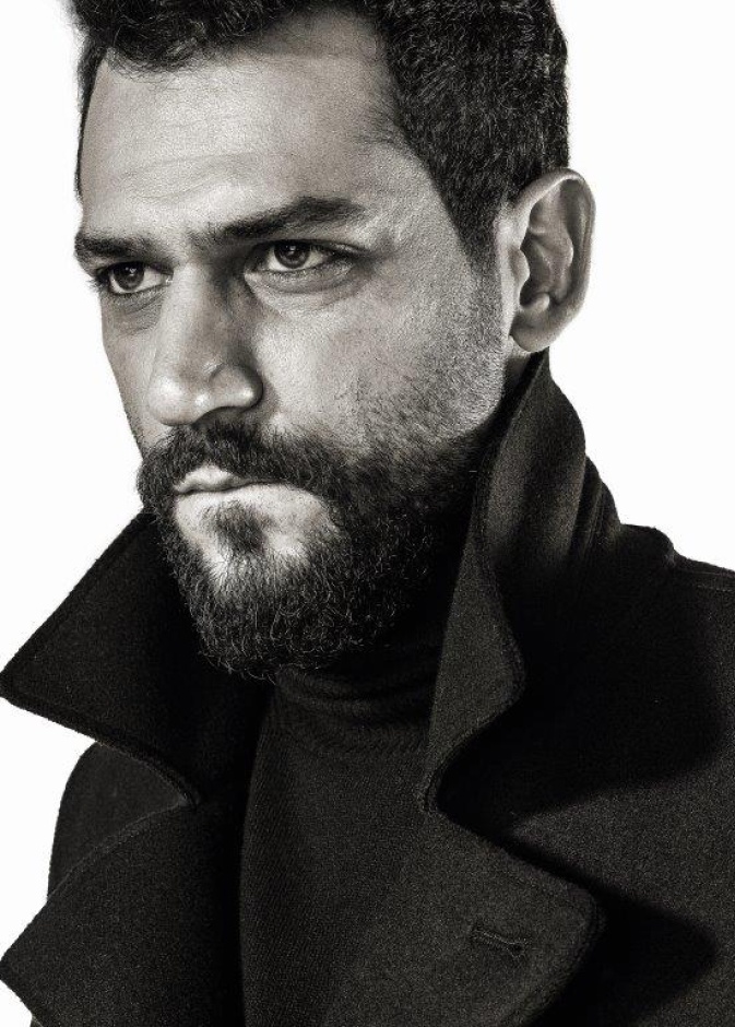 ستايل راقي وبسيط بالمعطف الشتوي والتوب بالقبّة العاليّة.