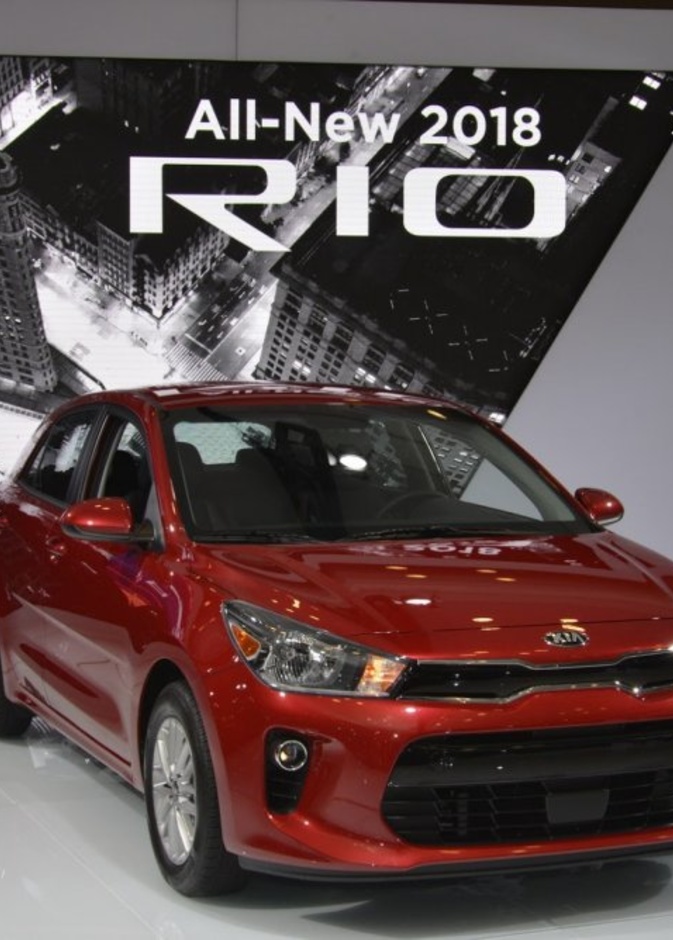 يرقد داخل السيارة محرك رباعي الأسطوانات سعة 1.6 لتر