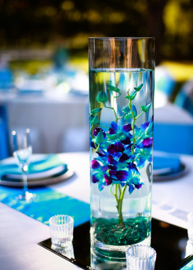 زفاف باللونين الابيض والنيلي