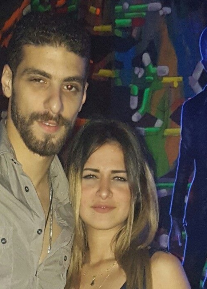 مقتل شاب أمام خطيبته في كافيه كيف